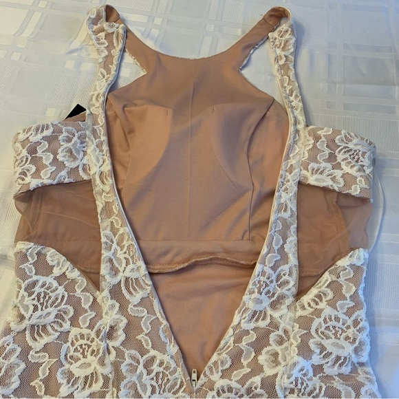 PROM? 😍 NWT White Floral Lace Halter Gown Beaded Belt Juniors 5 Nude Lining - Picture 9 of 16